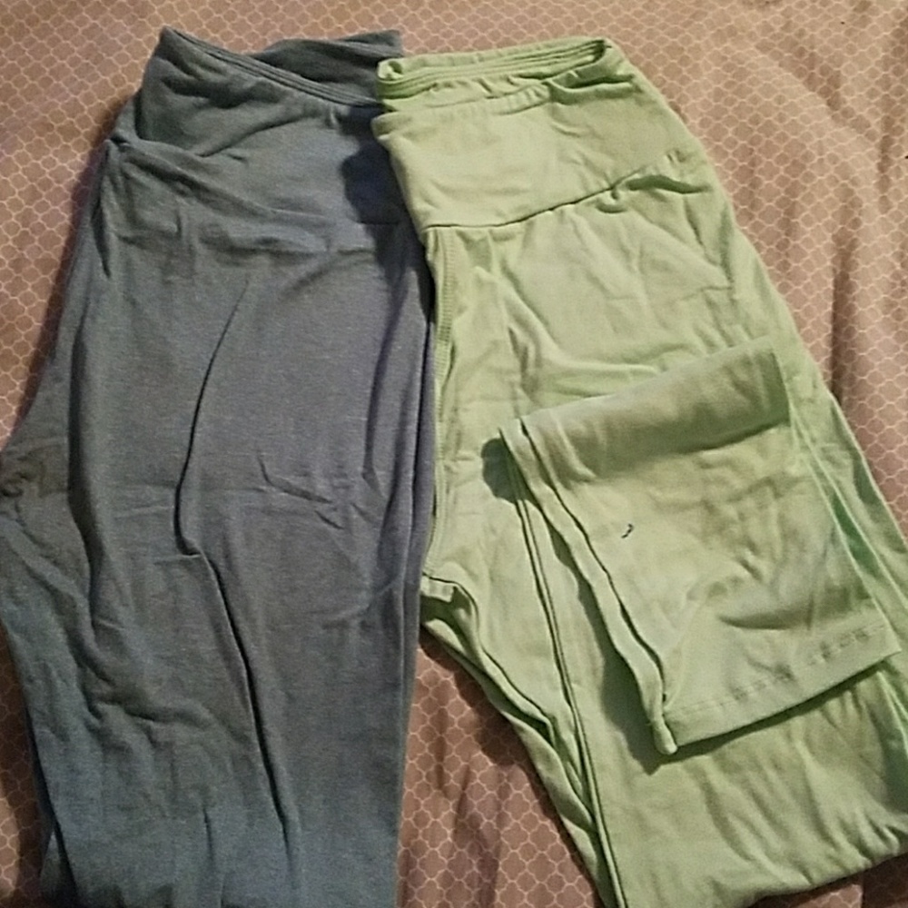 Pair of solid lularoe leggings